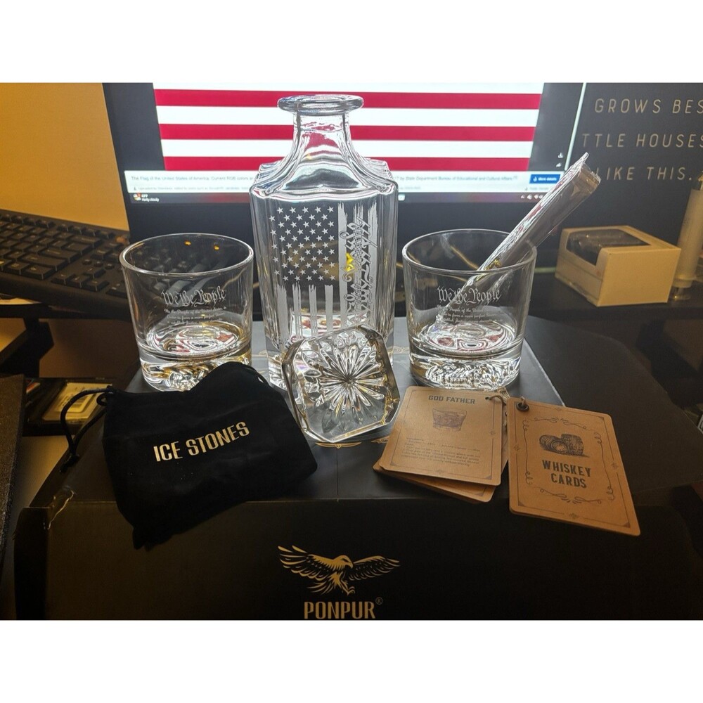 PONPUR Clear Glass Patriotic Whiskey Decanter Set, Stopper, 2 Glasses